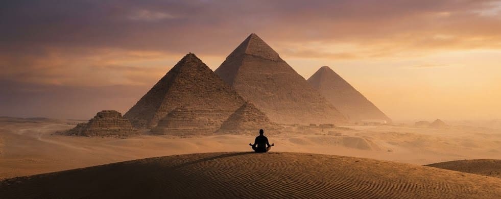 приватні тури в Єгипет для ментального перезавантаження та медитації біля пірамід.