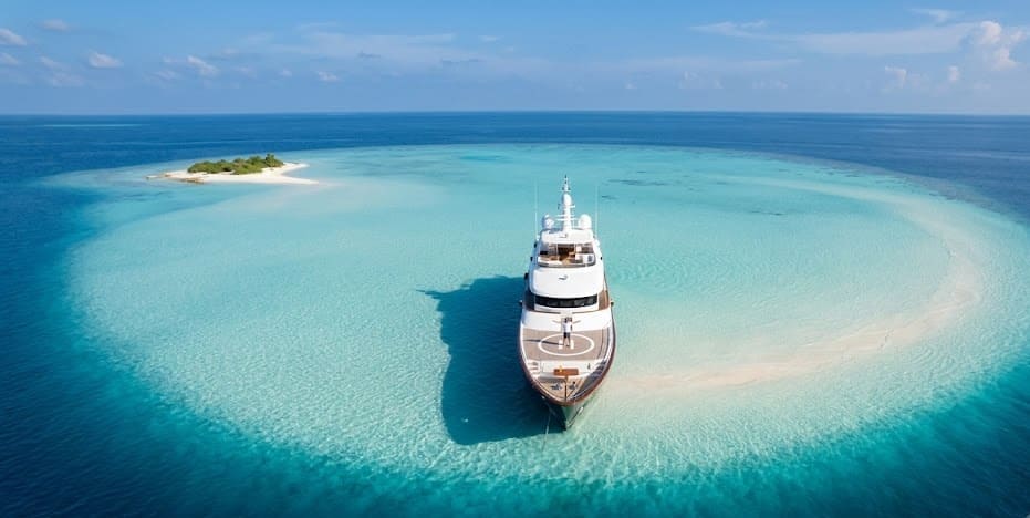 Rent a Luxury Yacht in Miami: The Executive Blueprint for a Private Yacht Charter on south beach 10 Luxury Yacht in Miami